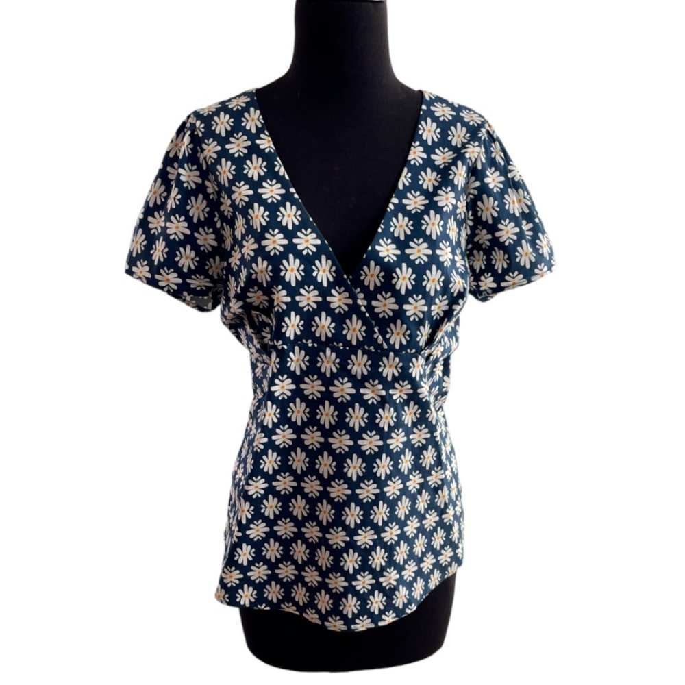 Acote Navy and White Daisy Fit and Flare Top Size 3 (L)